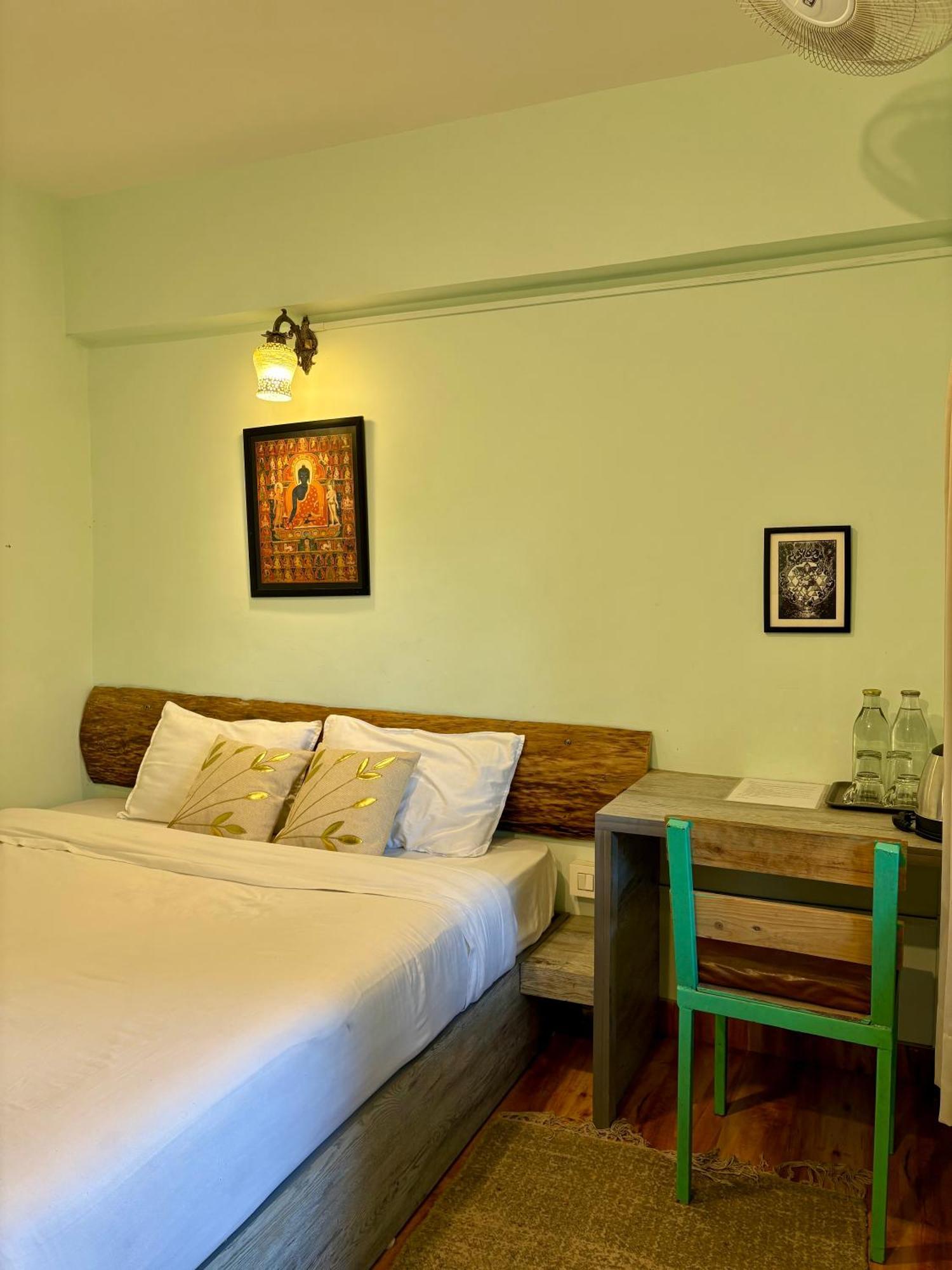Eevolve Dharamkot - An Eco Hostel McLeod Ganj Esterno foto