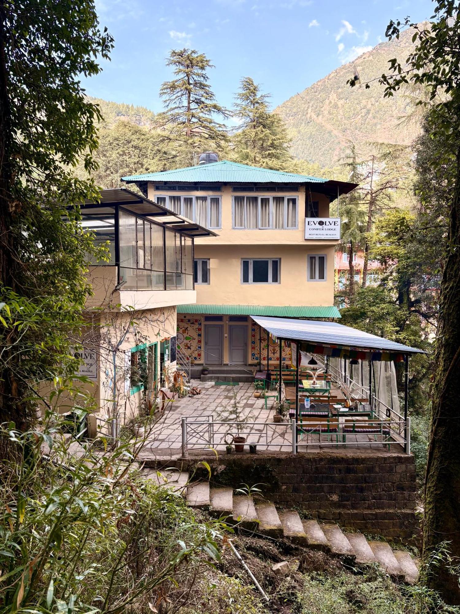 Eevolve Dharamkot - An Eco Hostel McLeod Ganj Esterno foto