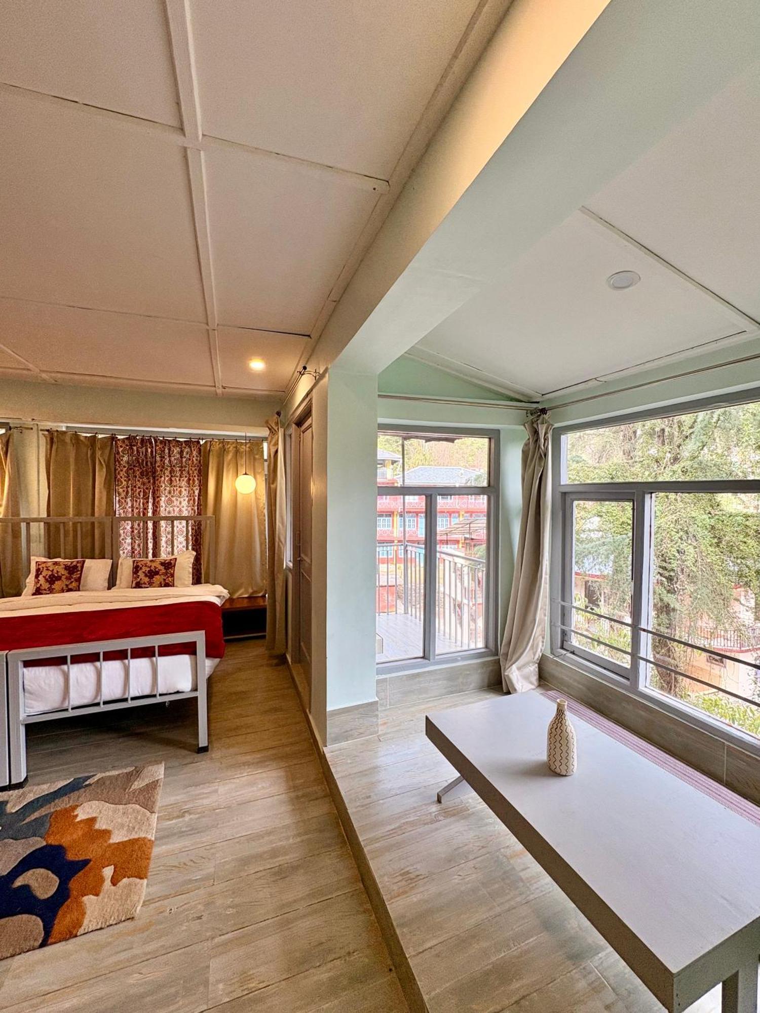Eevolve Dharamkot - An Eco Hostel McLeod Ganj Esterno foto