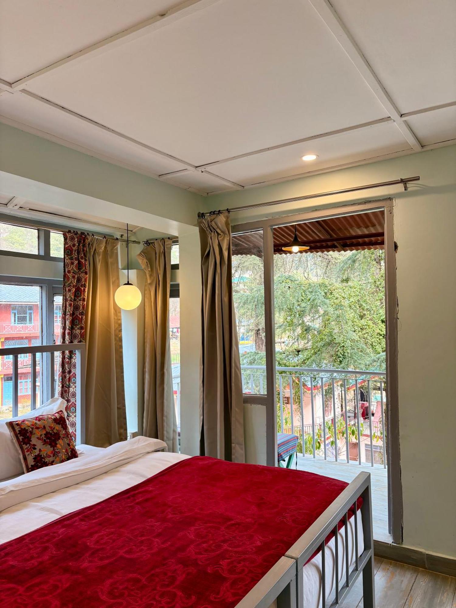 Eevolve Dharamkot - An Eco Hostel McLeod Ganj Esterno foto