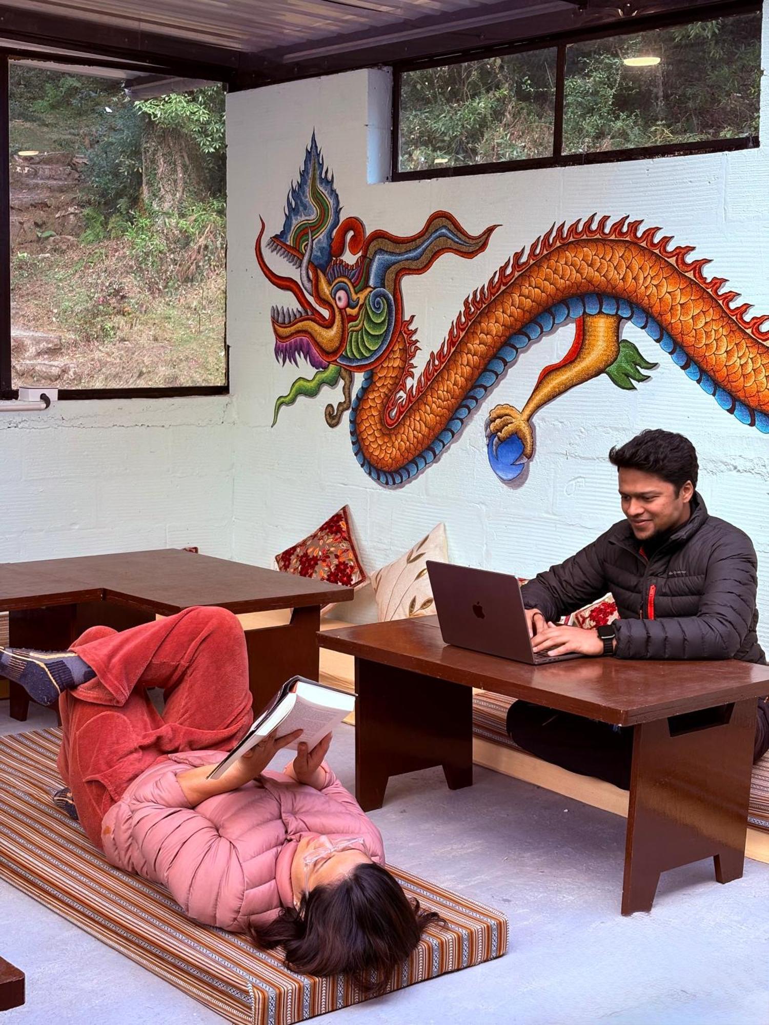 Eevolve Dharamkot - An Eco Hostel McLeod Ganj Esterno foto